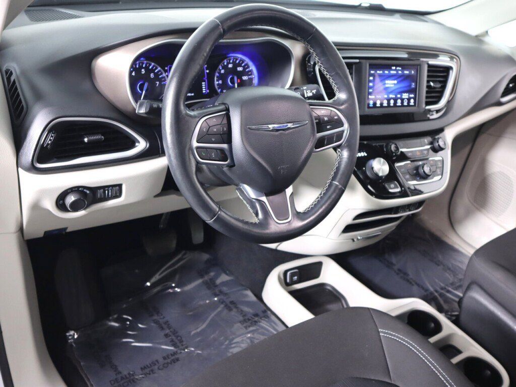 Used 2021 Chrysler Voyager LX w/ Cold Weather Group FWD image 9