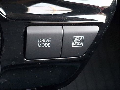 Used 2020 Toyota Prius XLE w/ Advanced Technology Package image 25