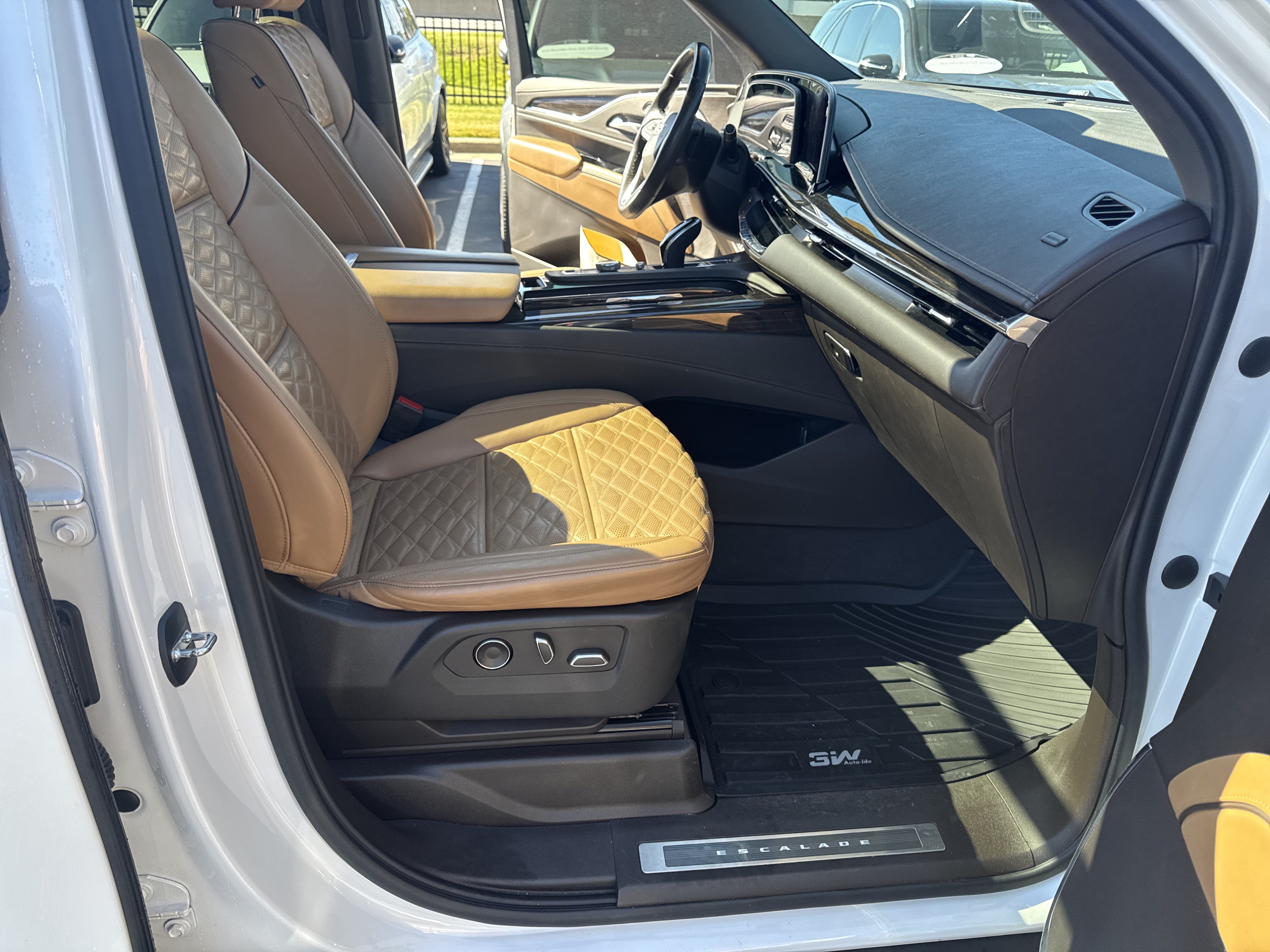 Used 2021 Cadillac Escalade Premium Luxury w/ Driver Assist Tech Package AWD/4WD image 35