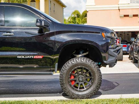 Used 2019 Chevrolet Silverado 1500 High Country w/ Technology Package AWD/4WD image 11