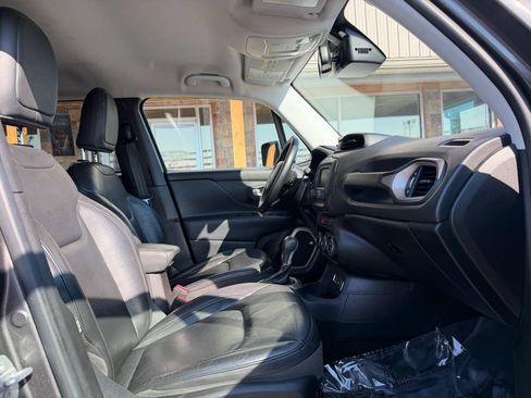 Used 2017 Jeep Renegade Limited FWD image 22