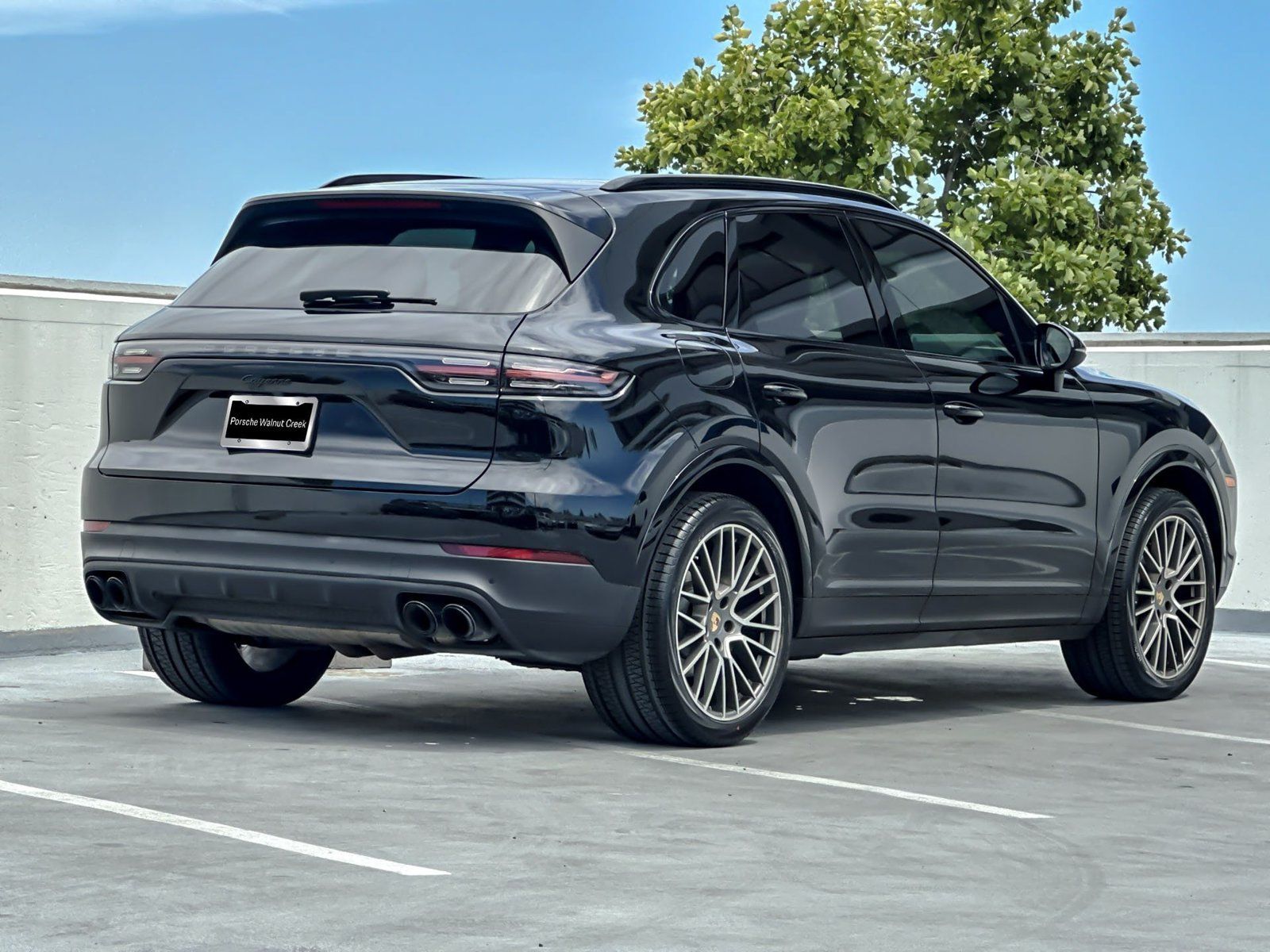 Used 2023 Porsche Cayenne Platinum Edition AWD/4WD image 9