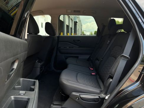 Used 2025 Nissan Pathfinder SV FWD image 12