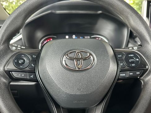Used 2025 Toyota RAV4 XLE image 26