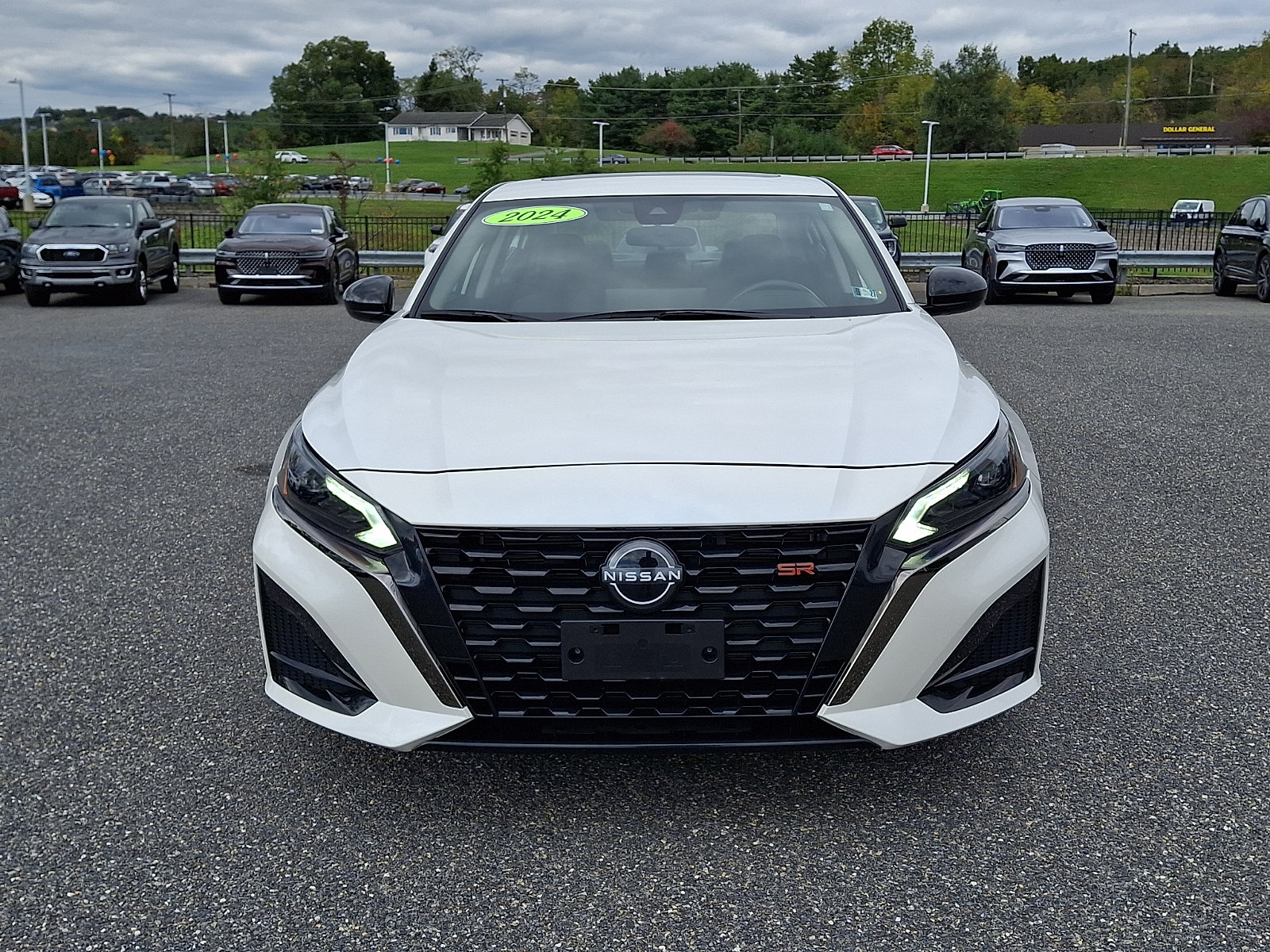 Used 2024 Nissan Altima 2.5 SR w/ SR Premium Package AWD/4WD image 2