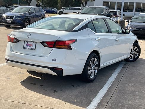 Used 2023 Nissan Altima 2.5 S image 5