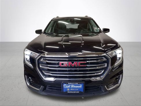 Used 2022 GMC Terrain SLT w/ Infotainment Package II AWD/4WD image 3