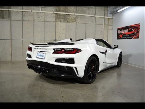 Used 2024 Chevrolet Corvette Z06 RWD image 9