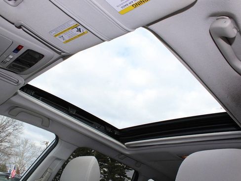 Used 2017 Subaru Forester 2.5i Premium w/ All-Weather Package image 18