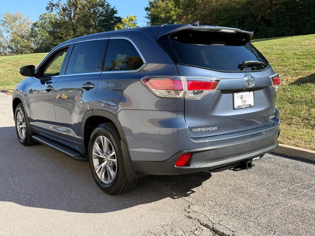 Used 2015 Toyota Highlander Plus AWD/4WD image 3