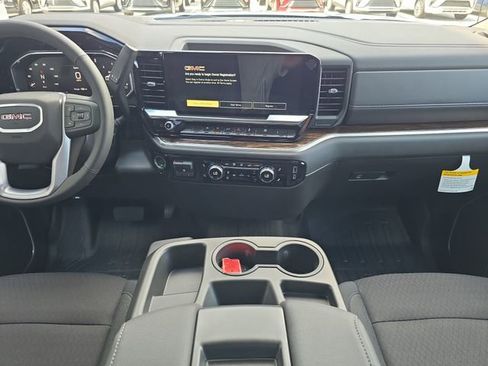New 2026 GMC Sierra 1500 SLE w/ Preferred Package image 15