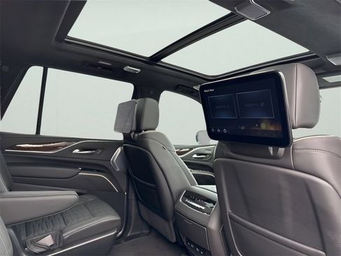 Used 2024 Cadillac Escalade Premium Luxury Platinum image 13