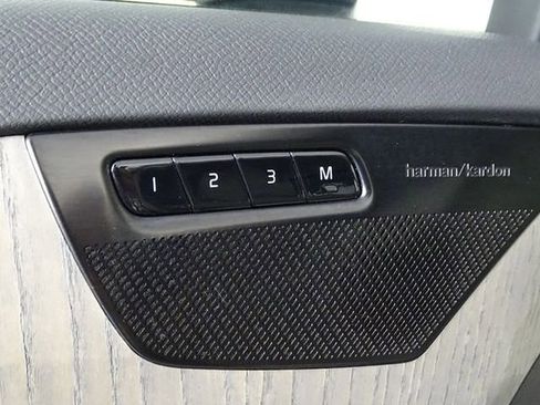 Used 2023 Volvo XC90 B6 Plus image 18