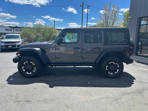 Used 2025 Jeep Wrangler Unlimited Rubicon AWD/4WD image 8