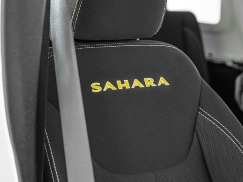 Used 2015 Jeep Wrangler Unlimited Sahara w/ Connectivity Group image 28