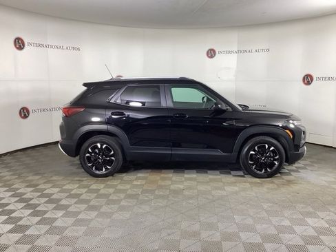 Used 2022 Chevrolet TrailBlazer LT w/ Driver Confidence Package image 4