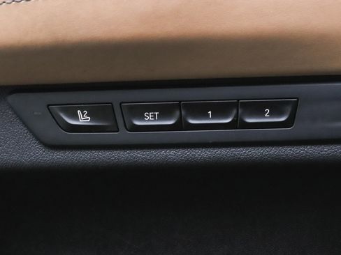 Used 2022 BMW 750i xDrive w/ Luxury Rear Seating Package image 16