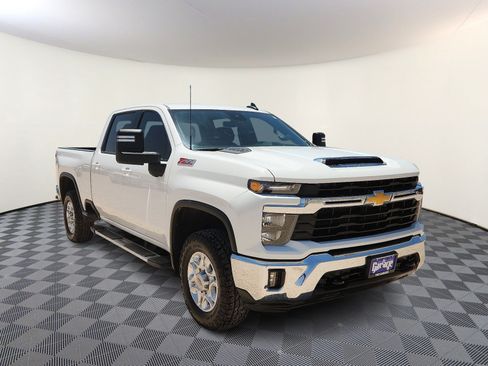 Used 2025 Chevrolet Silverado 2500 LT AWD/4WD image 6