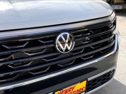 Used 2025 Volkswagen Atlas Cross Sport SE image 31