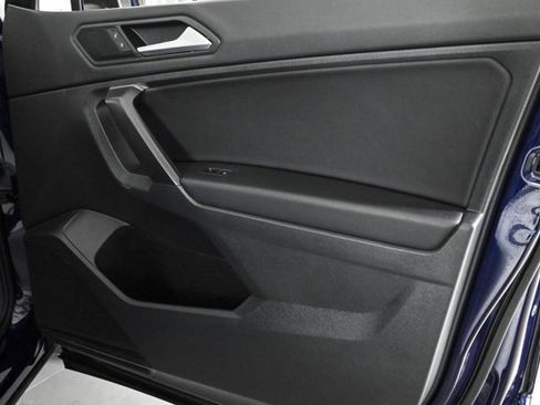 Used 2021 Volkswagen Tiguan SE w/ Panoramic Sunroof Package image 20