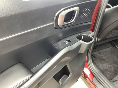 Used 2024 Kia Sorento EX w/ Panoramic Sunroof Package FWD image 18