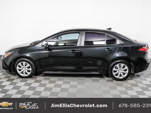 Used 2021 Toyota Corolla LE image 2