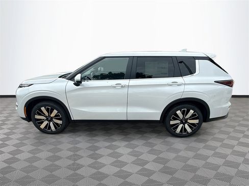 New 2026 Mitsubishi Outlander SE image 4