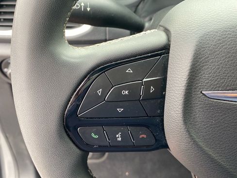 Used 2022 Chrysler Pacifica Touring-L w/ S Appearance Package image 17