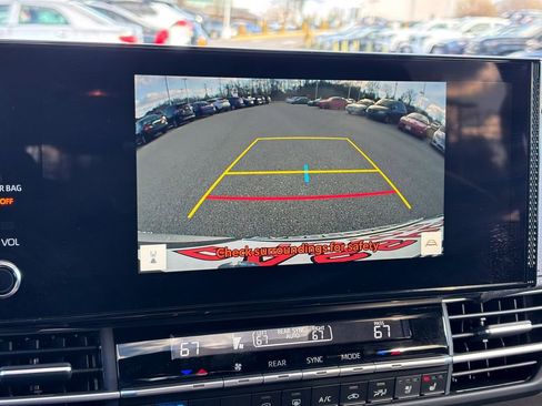 Used 2025 Toyota Sienna Limited image 28