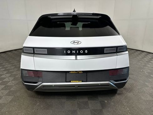 Used 2024 Hyundai Ioniq 5 SE RWD image 4