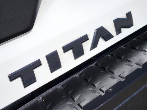 Used 2024 Nissan Titan PRO-4X w/ Pro-4x Convenience Package image 13