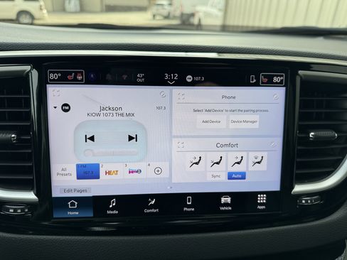 Used 2025 Chrysler Pacifica Select image 15