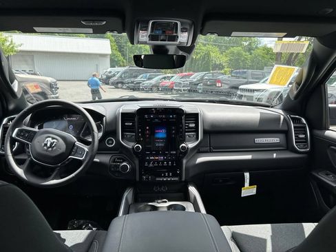 New 2026 RAM 1500 4x4 Crew Cab image 11