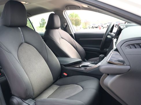 Used 2024 Toyota Camry LE image 28