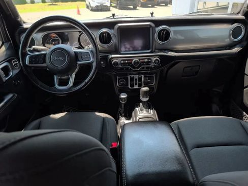 Used 2019 Jeep Wrangler Unlimited Sahara AWD/4WD image 8