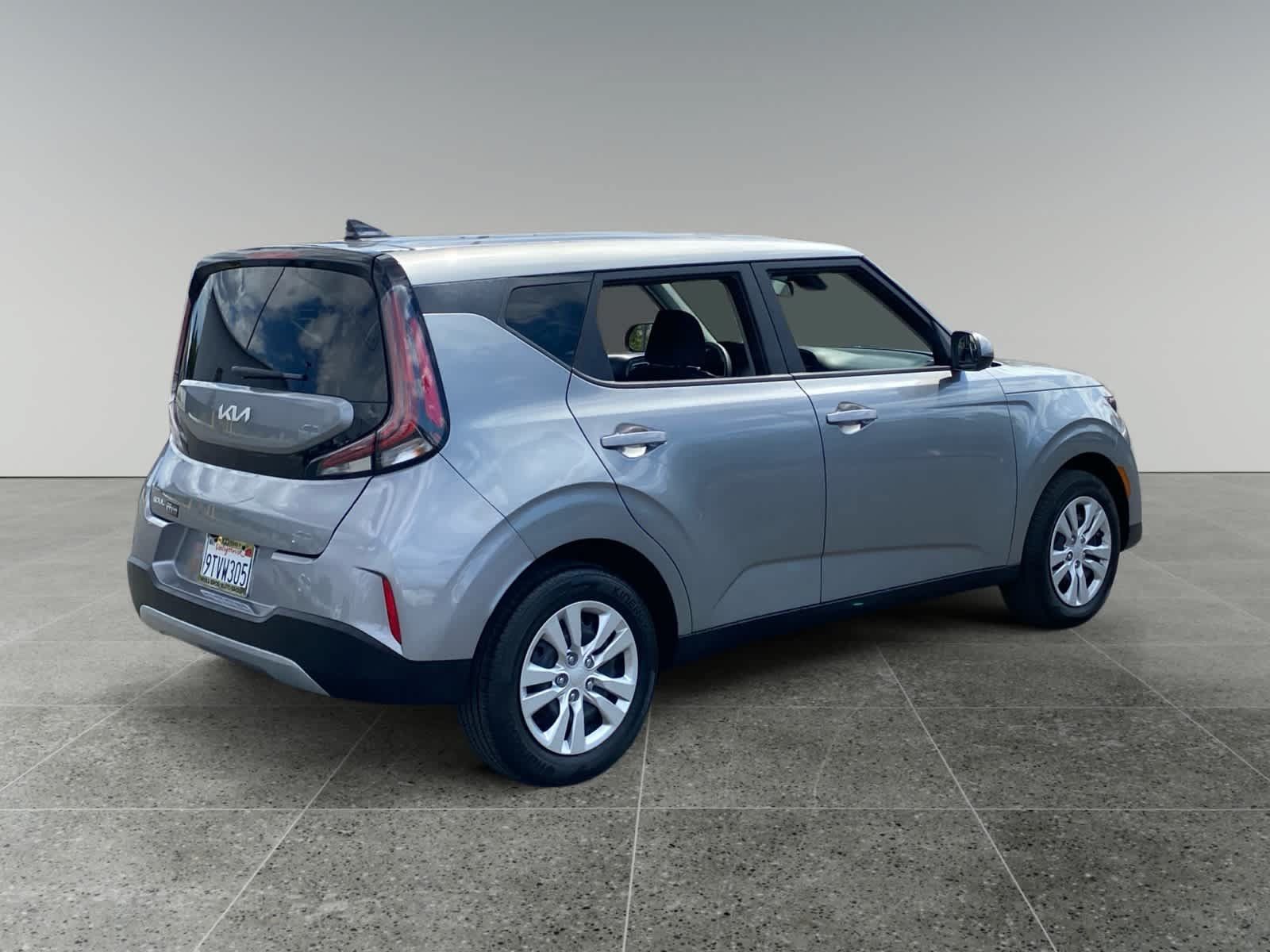 Used 2025 Kia Soul LX FWD image 5