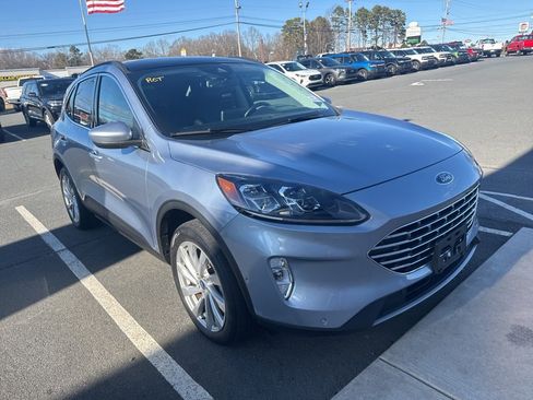 Used 2022 Ford Escape Titanium w/ Titanium Elite Package image 3