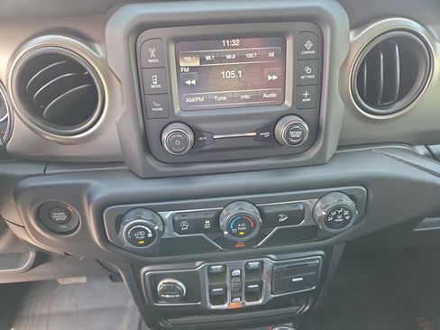 Certified 2018 Jeep Wrangler Unlimited Sport S AWD/4WD image 26