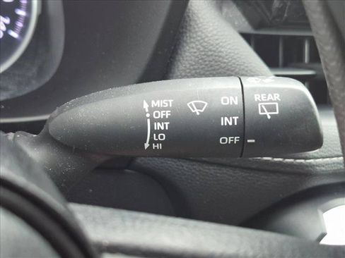 Used 2020 Toyota RAV4 LE FWD image 7