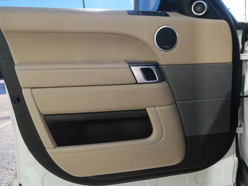 Used 2017 Land Rover Range Rover Sport SE image 41