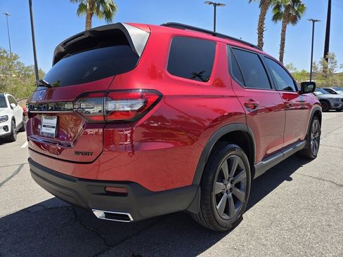 Used 2025 Honda Pilot Sport image 5