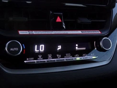 Used 2025 Toyota Corolla LE image 20