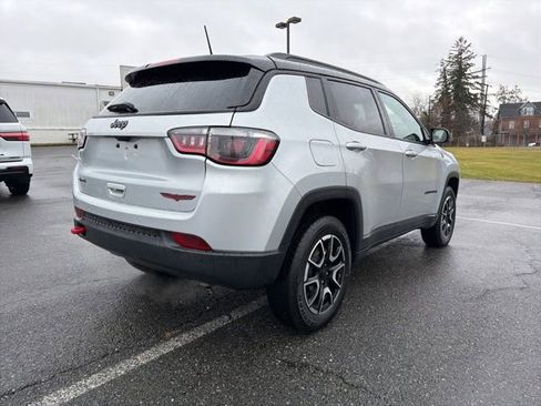 Used 2024 Jeep Compass Trailhawk image 9