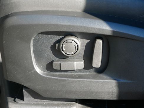 New 2026 Land Rover Defender 110 X-Dynamic SE image 8