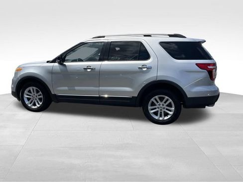 Used 2015 Ford Explorer XLT FWD image 6