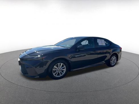 Used 2025 Toyota Camry LE image 4