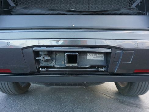 Used 2017 Cadillac Escalade Premium Luxury image 16