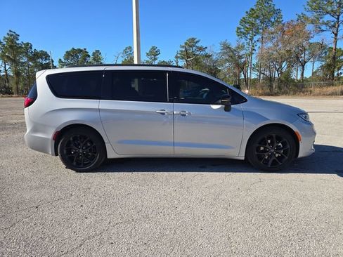 New 2026 Chrysler Pacifica Select w/ S Appearance Package FWD image 3