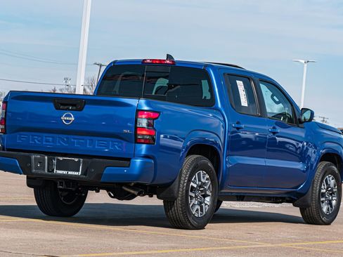 Used 2024 Nissan Frontier SL w/ Technology Package image 8