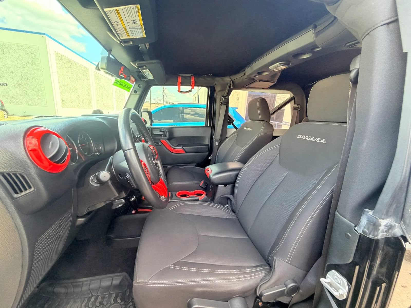 Used 2017 Jeep Wrangler Sahara w/ Connectivity Group AWD/4WD image 9